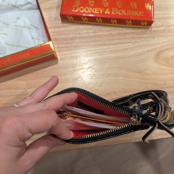 NWT Dooney & Bourke Florentine Black Patent Leather Wristlet Keychain Pouch - Picture 4 of 8